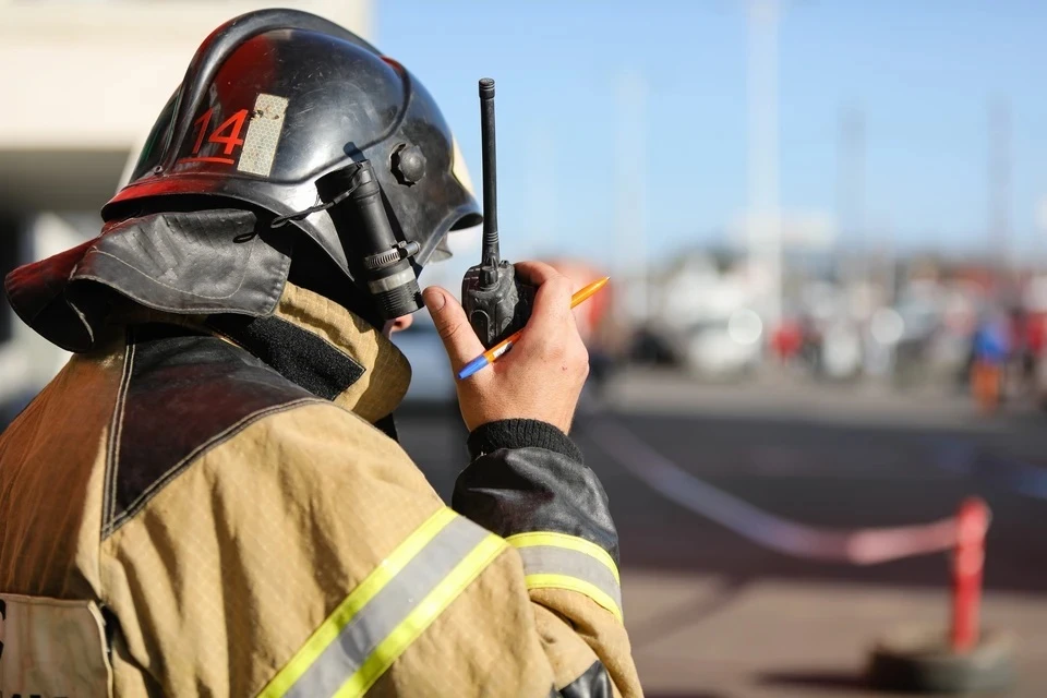 Последствия столкновения поезда с грузовиком под Смоленском сняли на видео