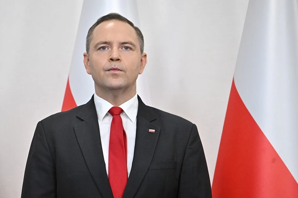 Президент Польши Навроцкий отменил социальные выплаты безработным украинцам