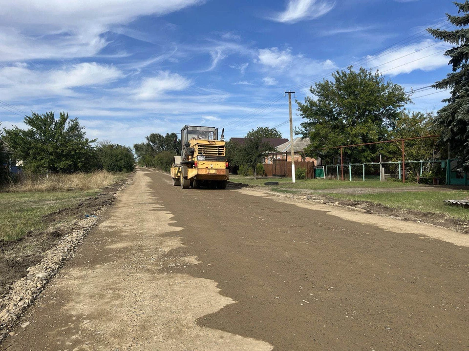 В станице на Ставрополье приступили к ремонту дороги. Фото: администрация Новоалександровского округа