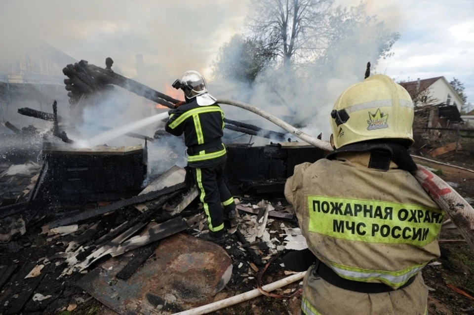 43 человека покинули дом из-за пожара в подвале в Хабаровске