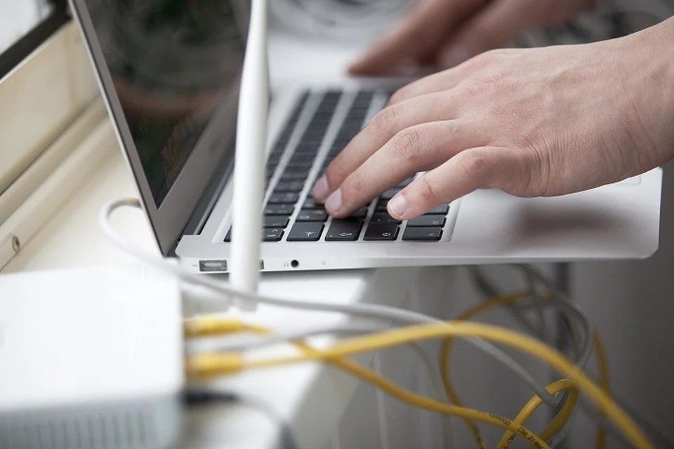 Подростки ради видео для блогера залезли на крышу недостроя в Хабаровске