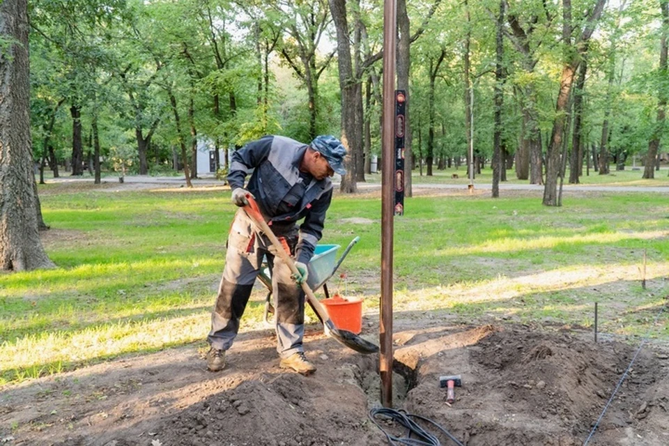 В парке имени Горького уже близко к окончанию строительство детской площадки. Фото: администрация городского округа Мелитополь
