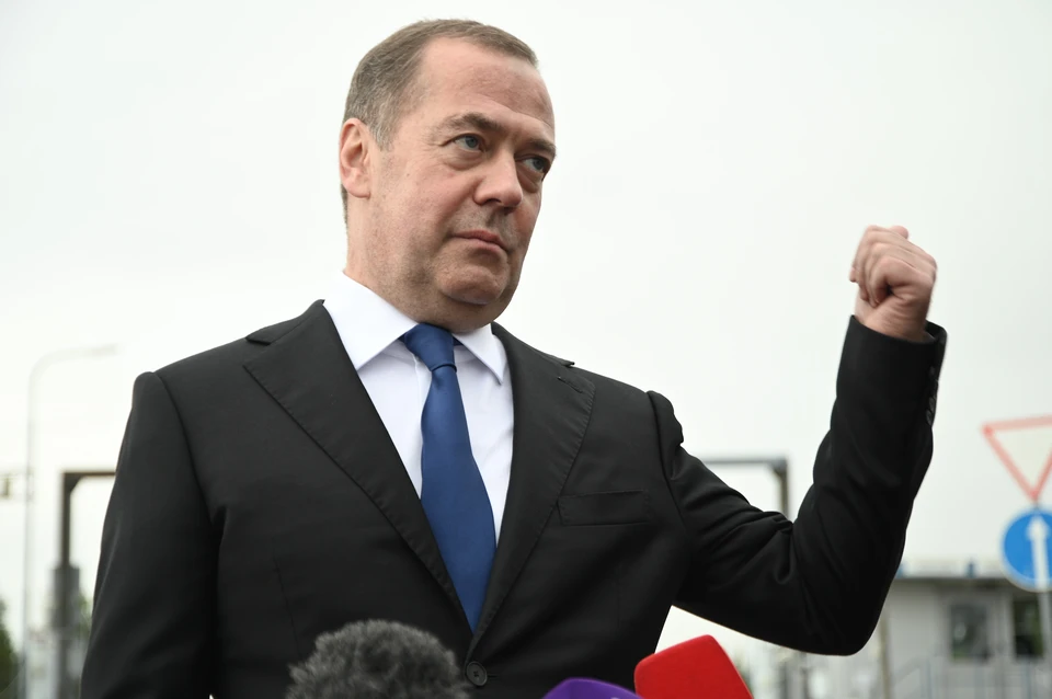 «РФ не нужна война с фригидной старухой Европой»: Медведев резко ответил на стремление ЕС начать прямой конфликт с Россией