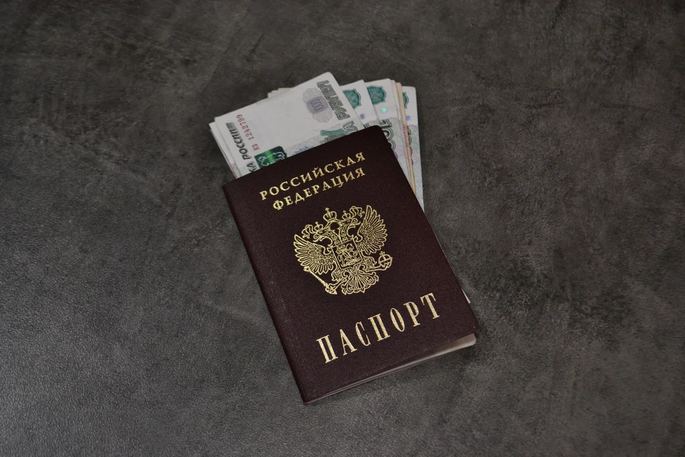 Мужчина не смог даже получать зарплату.