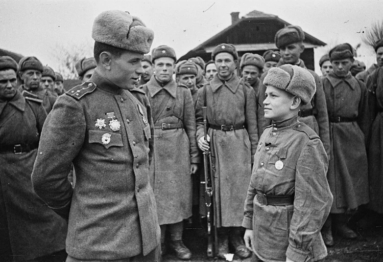 Парень со снимка: за смелость и находчивость в бою 14-летний гвардеец из Воронежа Федор Самодуров получил медаль