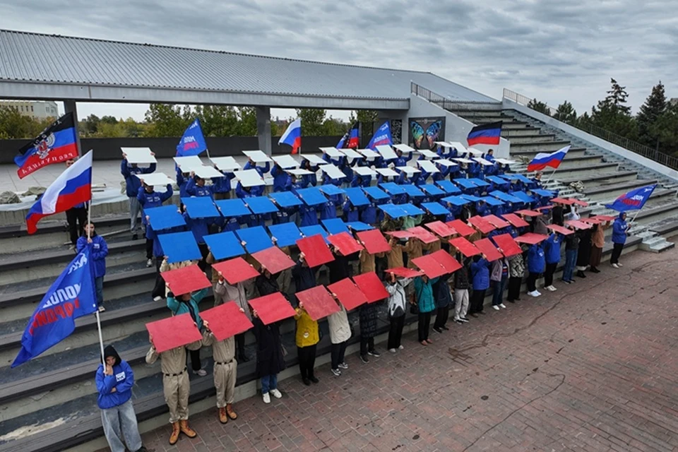 Молодежь провела патриотическую акцию в Мариуполе