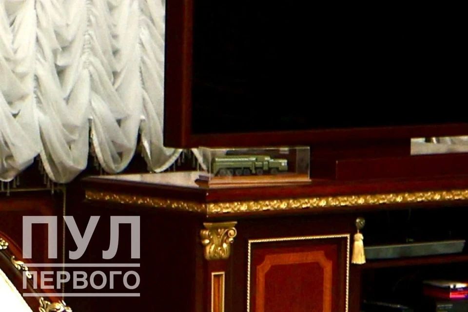 Макет ракеты «Орешник» в кабинете Лукашенко попал в кадр. Фото: телеграм-канал «Пул Первого».