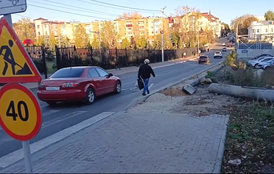 В Калуге приступили к строительству тротуара на улице Достоевского.