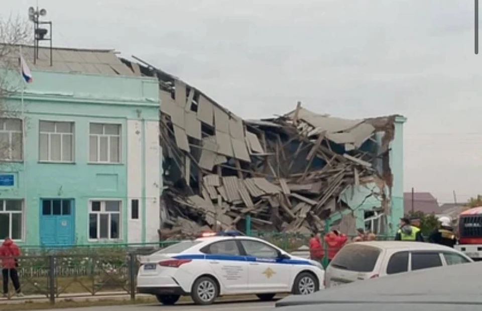 Первому замглавы Татарского района предъявили обвинение из-за обрушения школы. Фото:предоставлено очевидцами