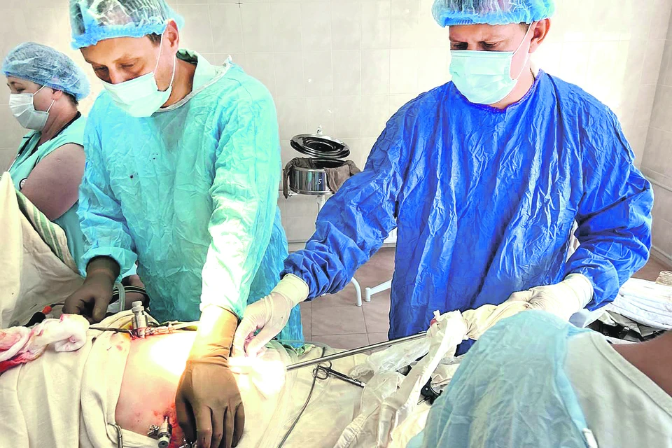 Для помощи местным врачам в Херсонскую область продолжают приезжать медики разного профиля.