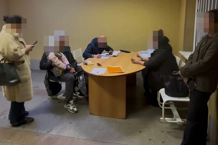 «Бывший муж бил мать девочки»: отец после развода прятал дочку от бывшей жены – чтобы ее найти, ушло три года