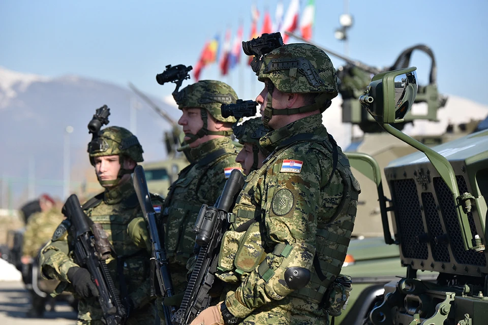 Войска НАТО не успевают в срок перебазироваться к восточным границам альянса из-за европейской бюрократии.