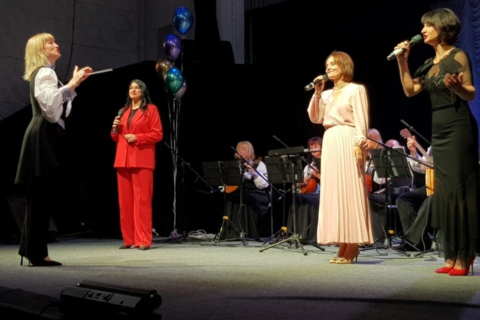 В Мариупольском драмтеатре состоялся концерт, посвященный Дню учителя. Фото: Минкультуры ДНР