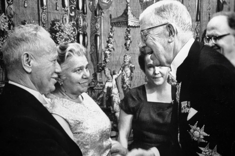 Нобелевка с самого начала превратилась в ярмарку русофобии: престижную премию давали только за критику страны