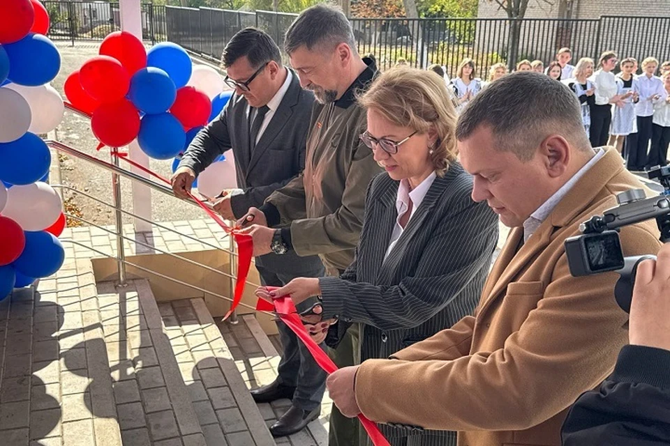 В Новоазовском округе после капремонта открыли Розовскую школу. Фото: ТГ/Трофимов