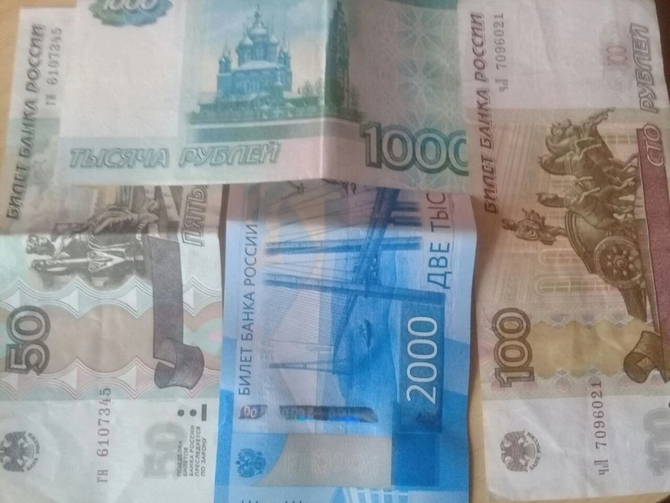В соответствии с ч.1 ст.12.15 КоАП РФ водителю назначен штраф на сумму 2 250 рублей.