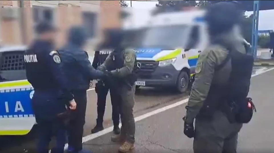 Гражданин Ирака был экстрадирован в Молдову и помещен в СИЗО. Фото: скрин с видео