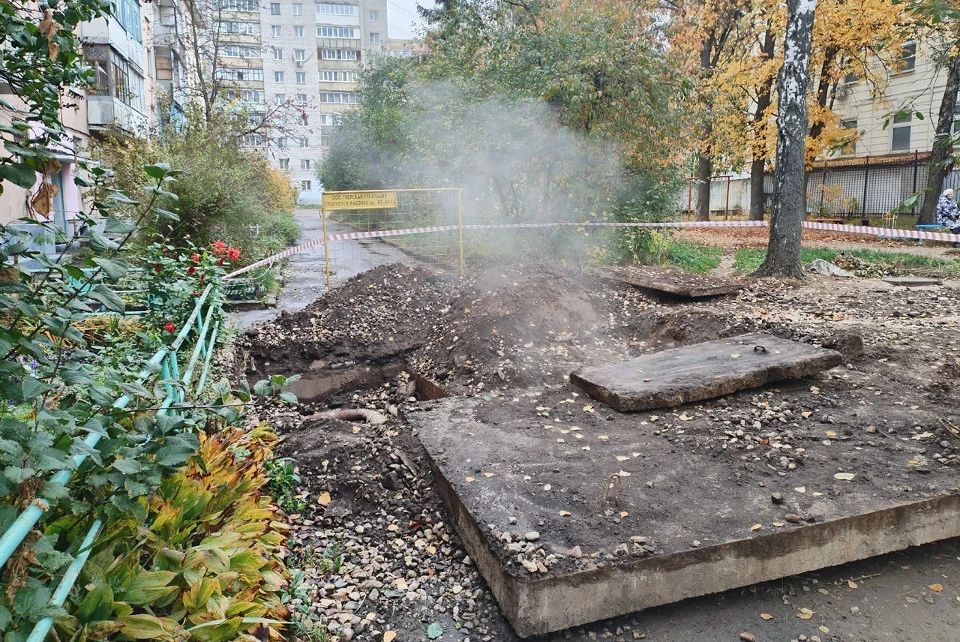 Картина маслом в одном из дворов на улице Кольцевая на Соминке.