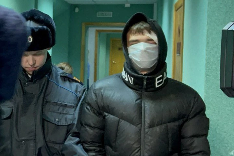 Сейчас студент под домашним арестом.