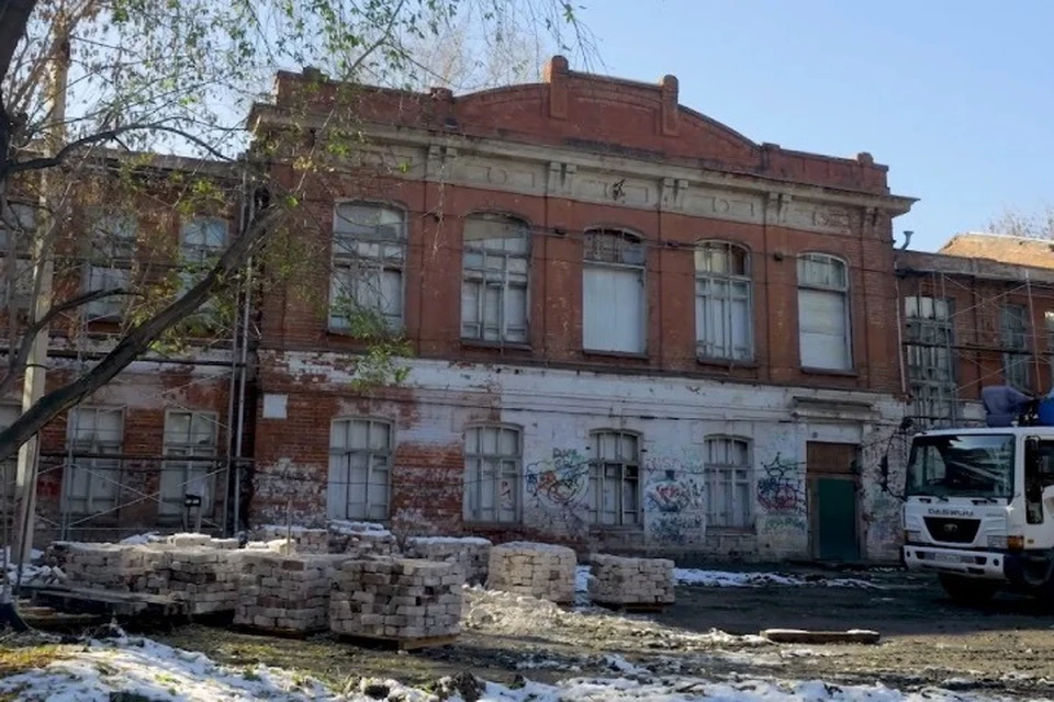 В Иркутске начали восстанавливать памятник «Аудитория Посохина». Фото: Служба по охране объектов культурного наследия