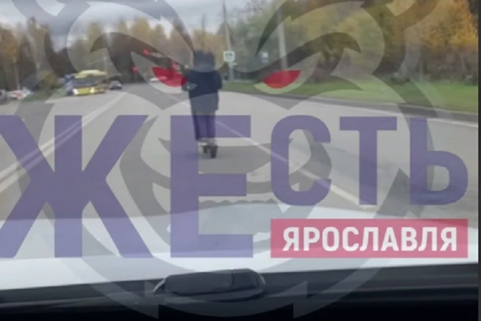 Юные самокатчики взбесили водителей. Фото: телеграм-канал Жесть Ярославль.