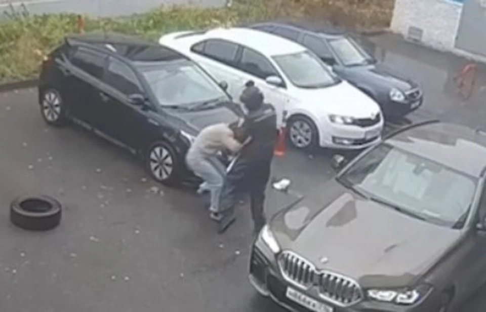 Пострадавшей удалось выжить, ее в тяжелом состоянии доставили в больницу.