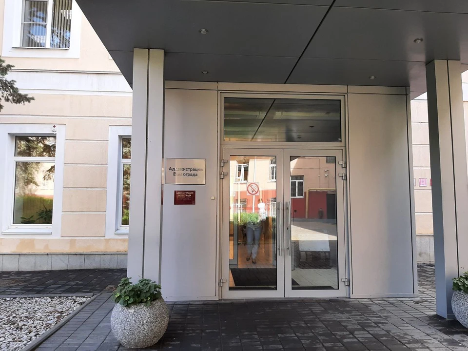 Зам главы департамента покинул пост.