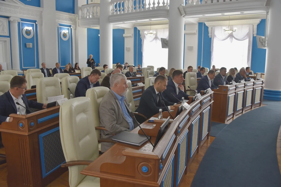 Народным избранникам рассказали о деятельности двух департаментов и темпах исполнения бюджета на текущий год. Фото: пресс-служба Заксобрания Севастополя