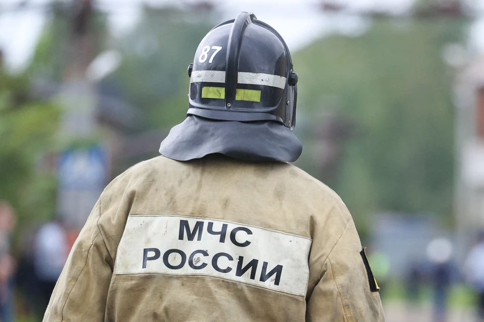 В Луганске загорелась крыша многоквартирного дома, идет эвакуация жителей