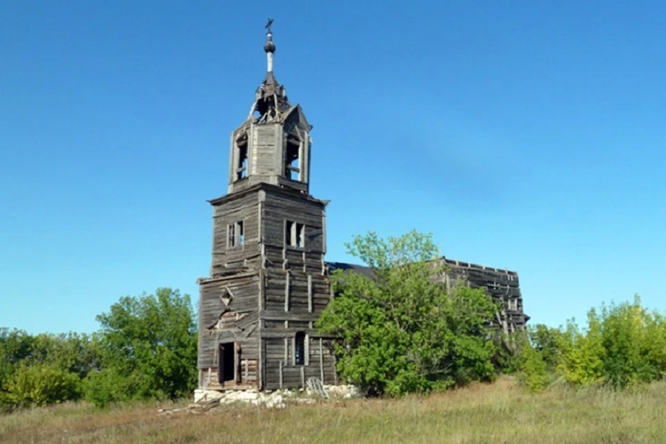 Храм в честь Архангела Михаила был построен в 1866 году на средства прихожан / Фото: администрация Сергиевского района