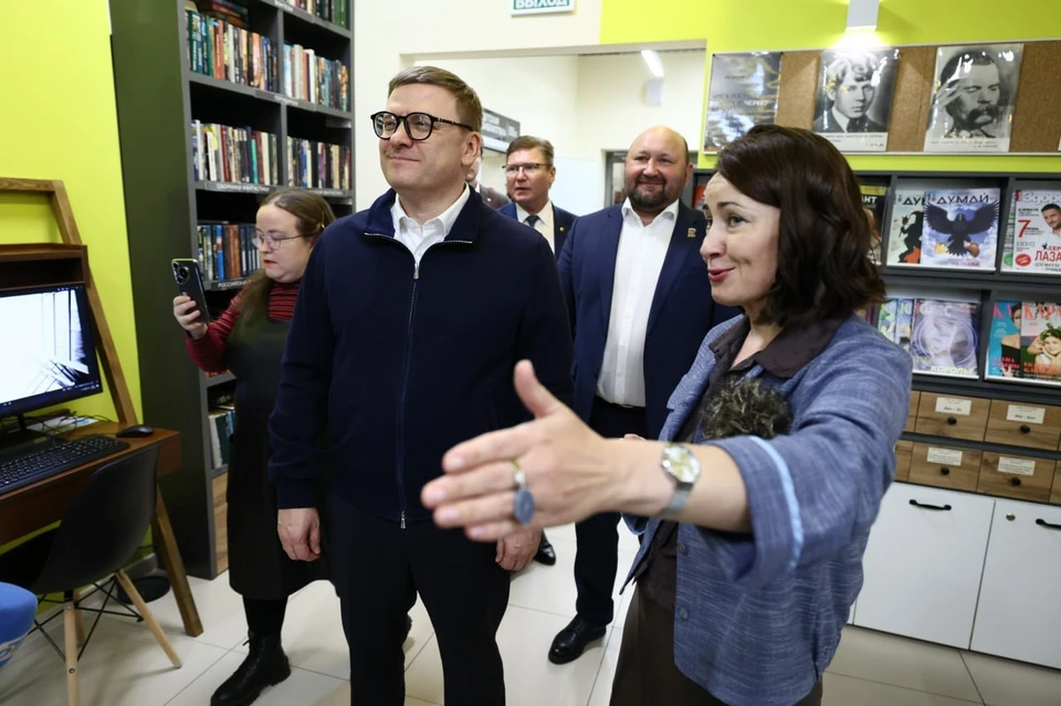 Библиотекари отмечают всплеск посещаемости после обновления в 2022 году. Фото: пресс-служба губернатора.