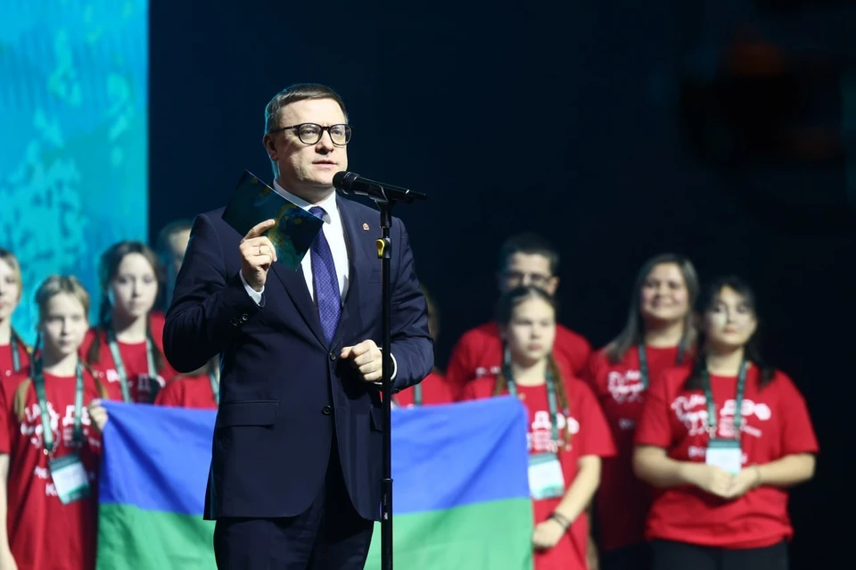 Алексей Текслер отметил практическую значимость детского экофорума. Фото: пресс-служба губернатора.