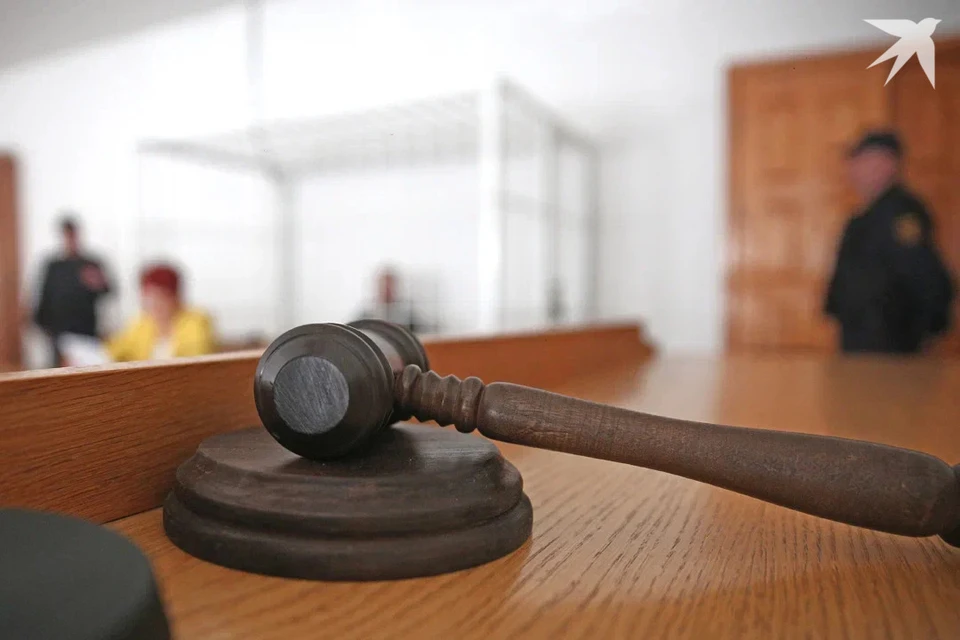 В Беларуси экс-директор ЖКХ строил себе дом, получив 86 000 рублей взятками. Снимок носит иллюстративный характер.