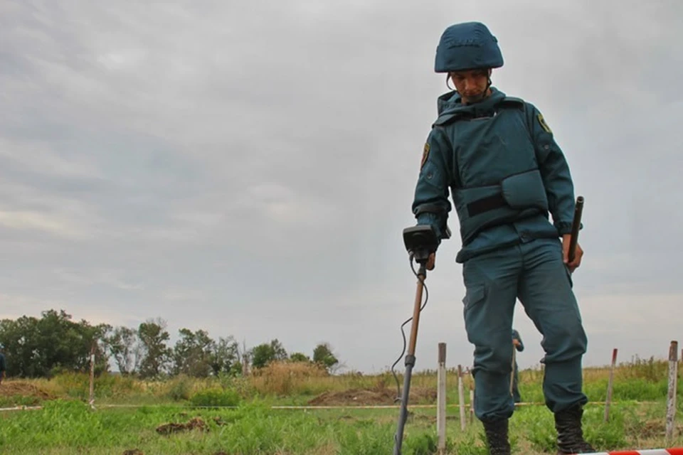 Более 290 взрывоопасных предметов уничтожили саперы МЧС за сутки в ДНР. Фото: МЧС России по ДНР