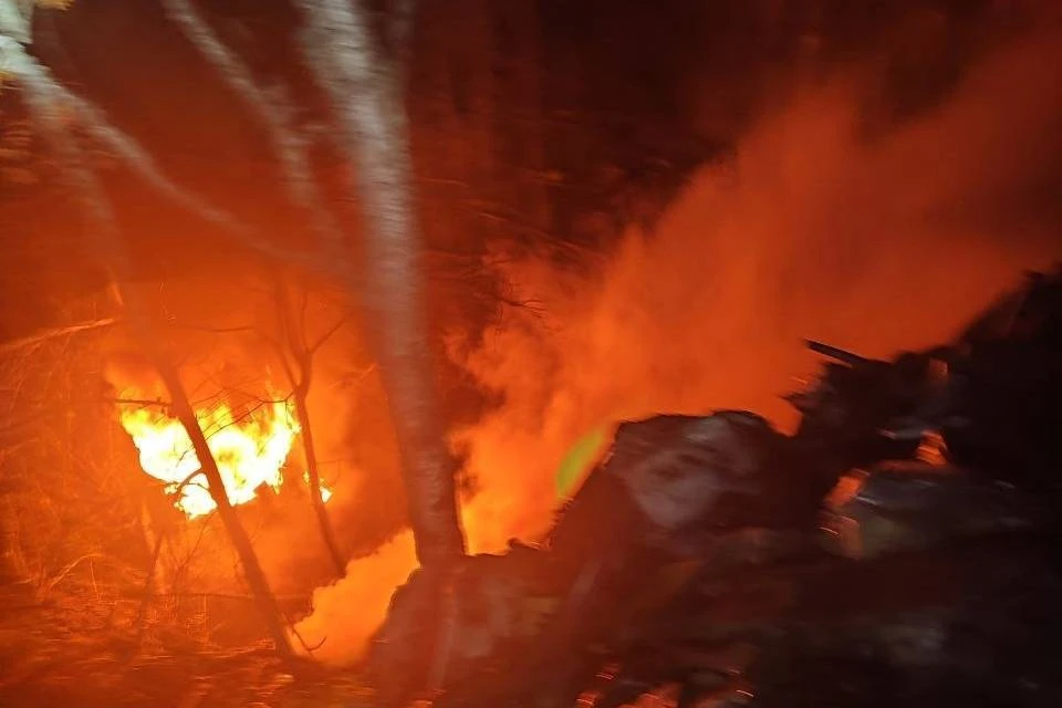 Причиной пожара стал загоревшийся мусор. Фото: Управление ГОЧС и ПБ по Мурманской области