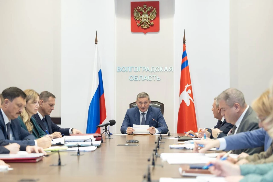 Андрей Бочаров посвятил совещание бюджету. Фото: Администрация области.