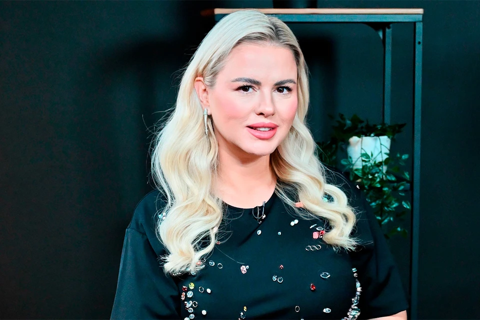 Актриса и певица Анна Семенович дала интервью KP.RU