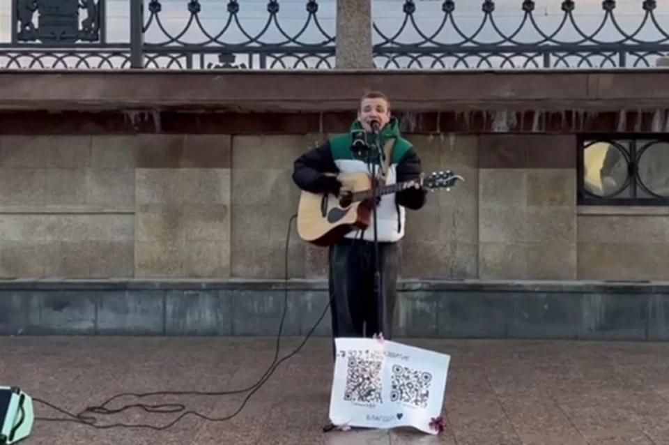 Уличного музыканта задержали в Екатеринбурге. Фото: скриншот видео из социальных сетей певца