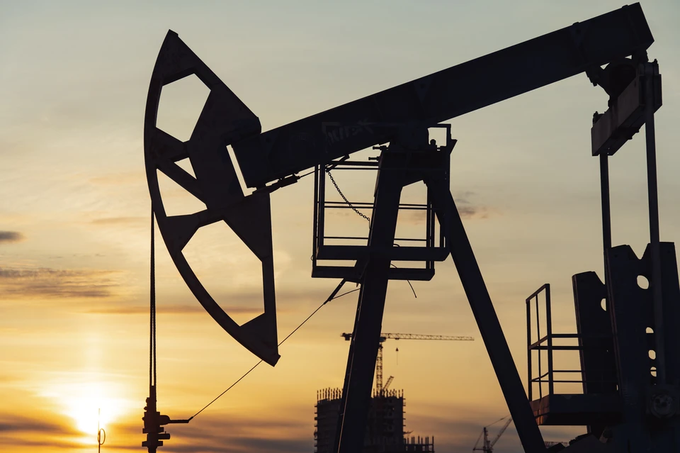 Экспорт нефти из РФ стремится с рекорду, несмотря на давление США