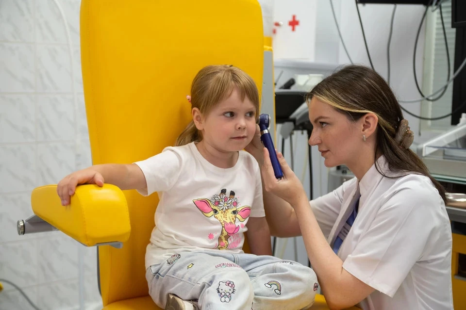 Логопед Сорокун: снижение слуха вызывает проблемы с чтением и письмом у детей