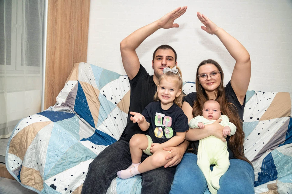 Под категорию «студенческая семья» попадают молодые семьи, в которых муж и жена, родители или усыновители не старше 35 лет проходят обучение по программам среднего профессионального и высшего образования