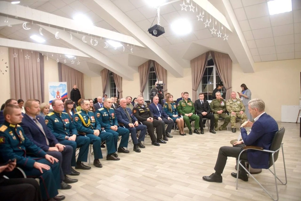 Губернатор стал наставником для одного из участников программы. Фото: пресс-служба правительства Смоленской области.