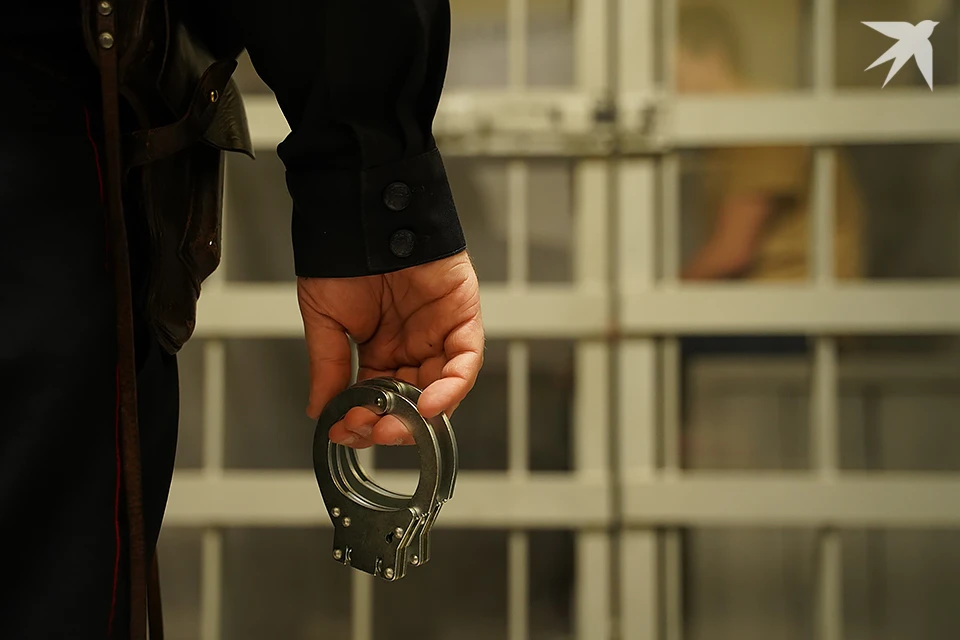 В Апатитах по ходатайству следствия и при участии прокуратуры арестовали 43-летнего местного жителя, обвиняемого в убийстве.