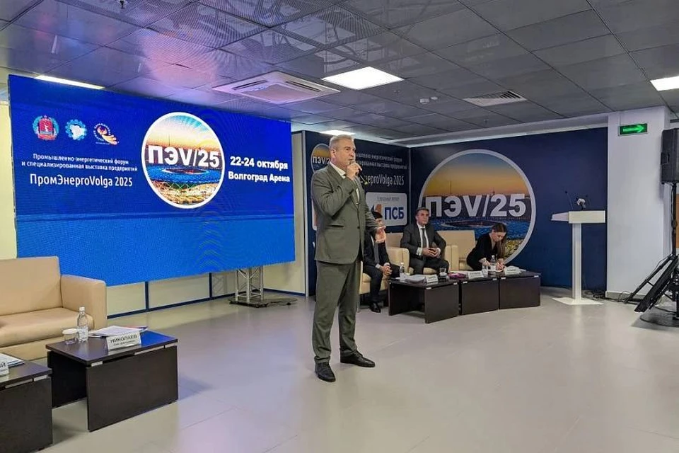 В работе сессии принял участие зам губернатора Олег Николаев. Фото: администрация области.