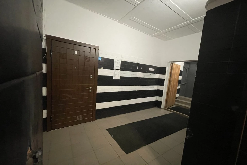 Из подъезда жилого дома украли велосипед и две пары обуви.