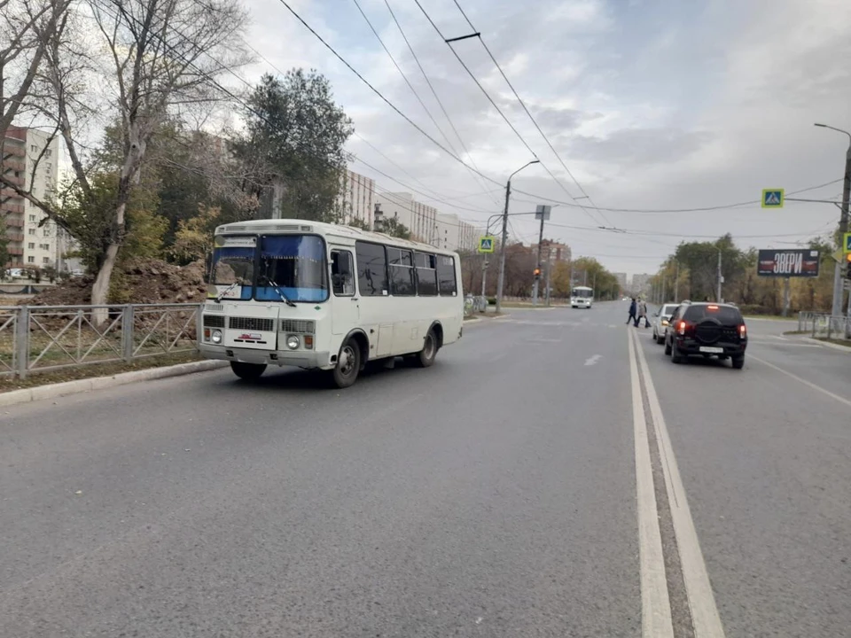 Когда трагедия уже произошла, некоторые прохожие видели, как испуганный мужчина выбежал из-за руля, схватился за голову и испуганно смотрел на сбитого ребенка. Фото: УМВД России по Оренбургской области