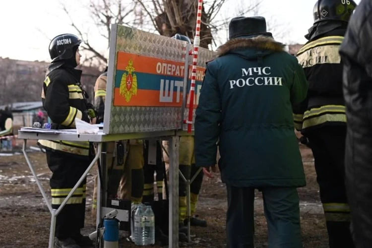 Под завалами не могут найти еще 12 человек: после взрыва на заводе в Копейске продолжают искать пострадавших