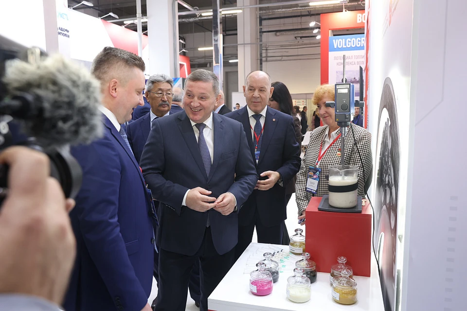 Губернатор Андрей Бочаров на форуме “ПРОМ-ЭНЕРГО-VOLGA’2025” рассказал о ключевой роли отрасли, планах по импортоопережению и подготовке кадров. Фото: пресс-служба АВО.