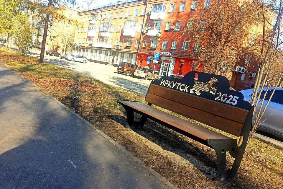 В избирательном округе № 9 установили 12 скамеек.