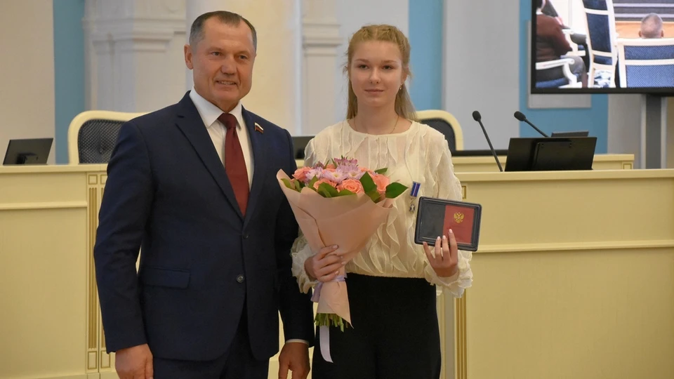 Скопинскую школьницу наградили за спасение ребенка. Фото: сайт ИД «Пресса»